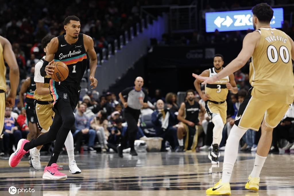 文班亚马14+12福克斯27分 马刺击败奇才三连胜